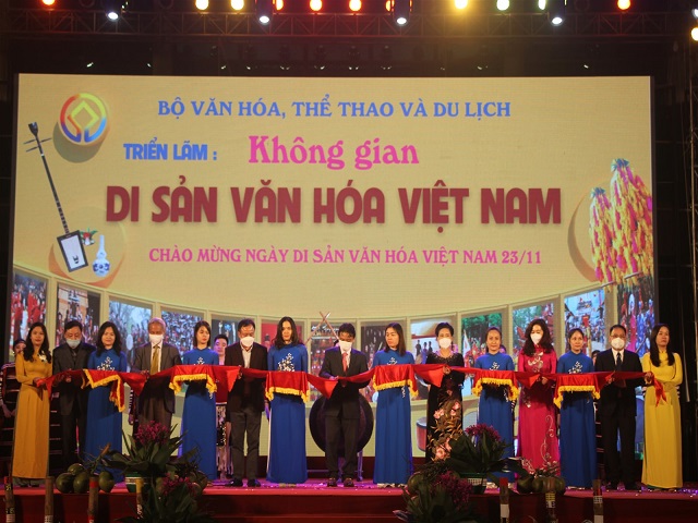 Exhibition "Vietnamese cultural heritage space"