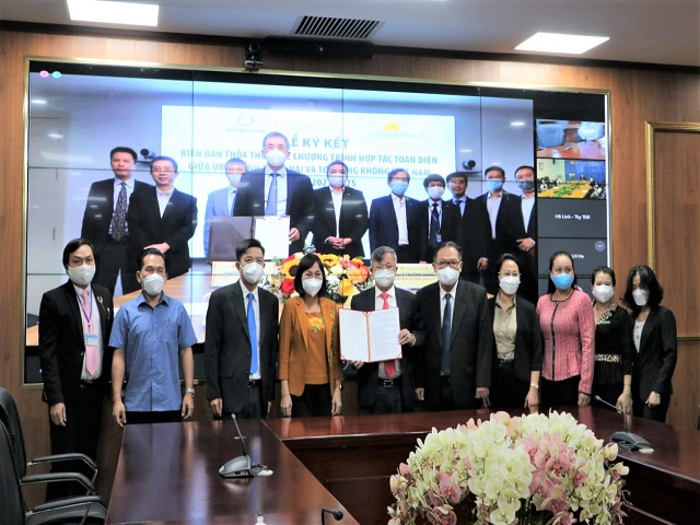 Dong Nai Provincial People's Committee and Vietnam Airlines signed a comprehensive cooperation agreement