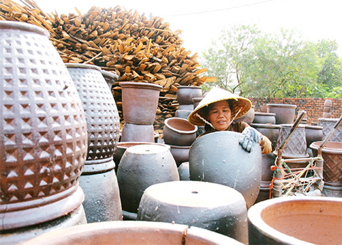 Traditional black earthenware from Dong Nai