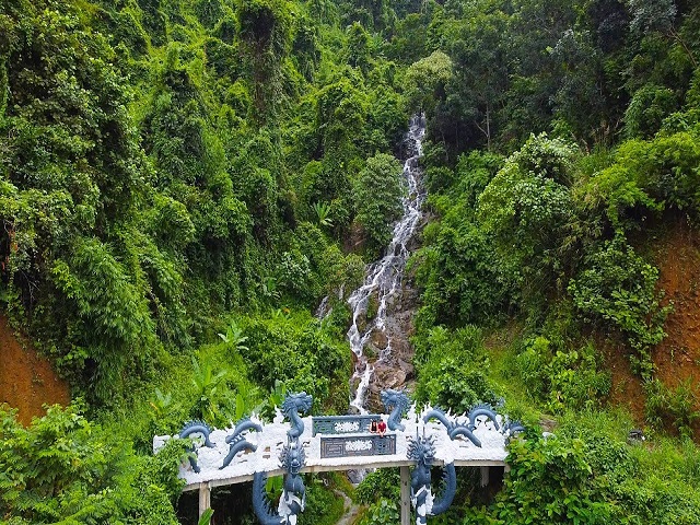 Explore the beauty of Hoa Binh Waterfall