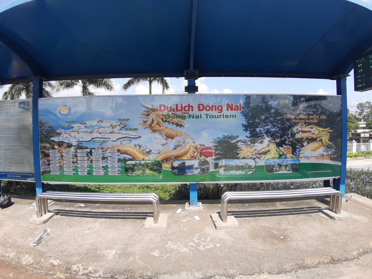 Promote Dong Nai tourism on the bus stop information board