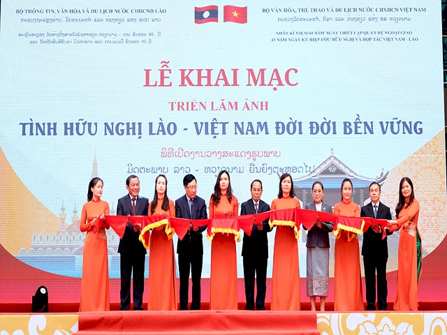 Photo exhibition "Laos - Vietnam friendship is eternal and sustainable"