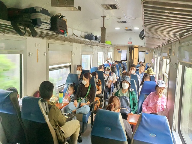 Survey of tourist routes by train from Ho Chi Minh City. Ho Chi Minh to Bien Hoa