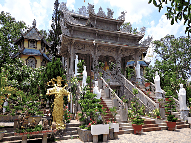Ghé thăm chùa Viên Giác Thiền tự (Chùa Đèn Cầy)