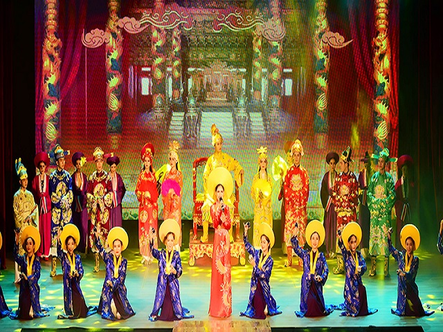 "Ao Dai Show" promotes and preserves Vietnamese traditional culture