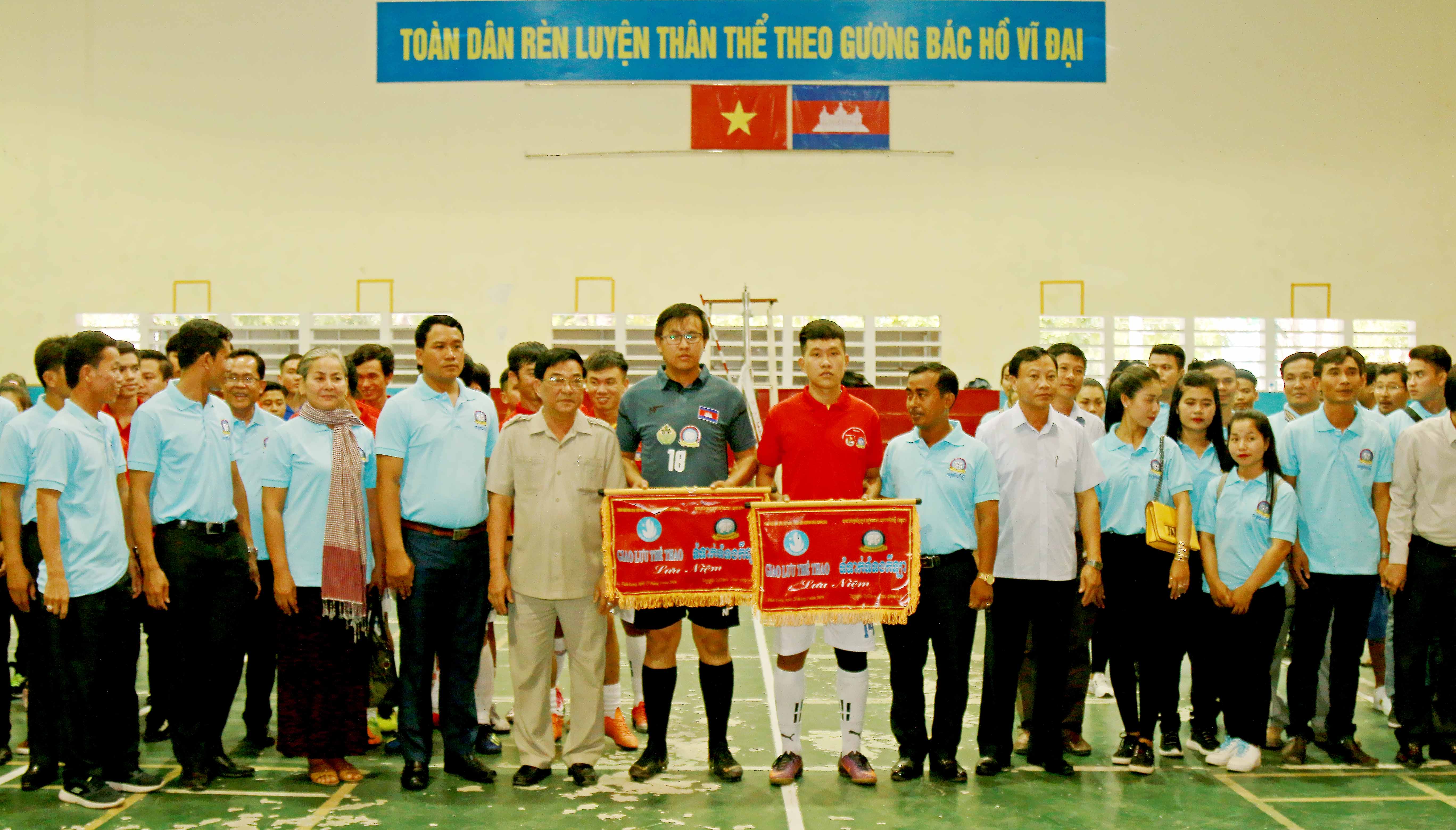 Giao lưu thể thao thanh niên tỉnh Kampong Speu (Campuchia) với Vĩnh Long
