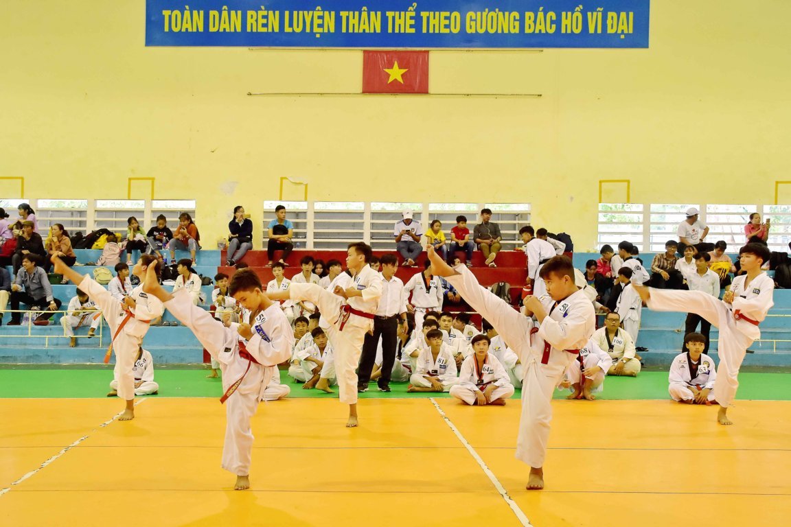 350 võ sinh thi thăng hạng Taekwondo năm 2019