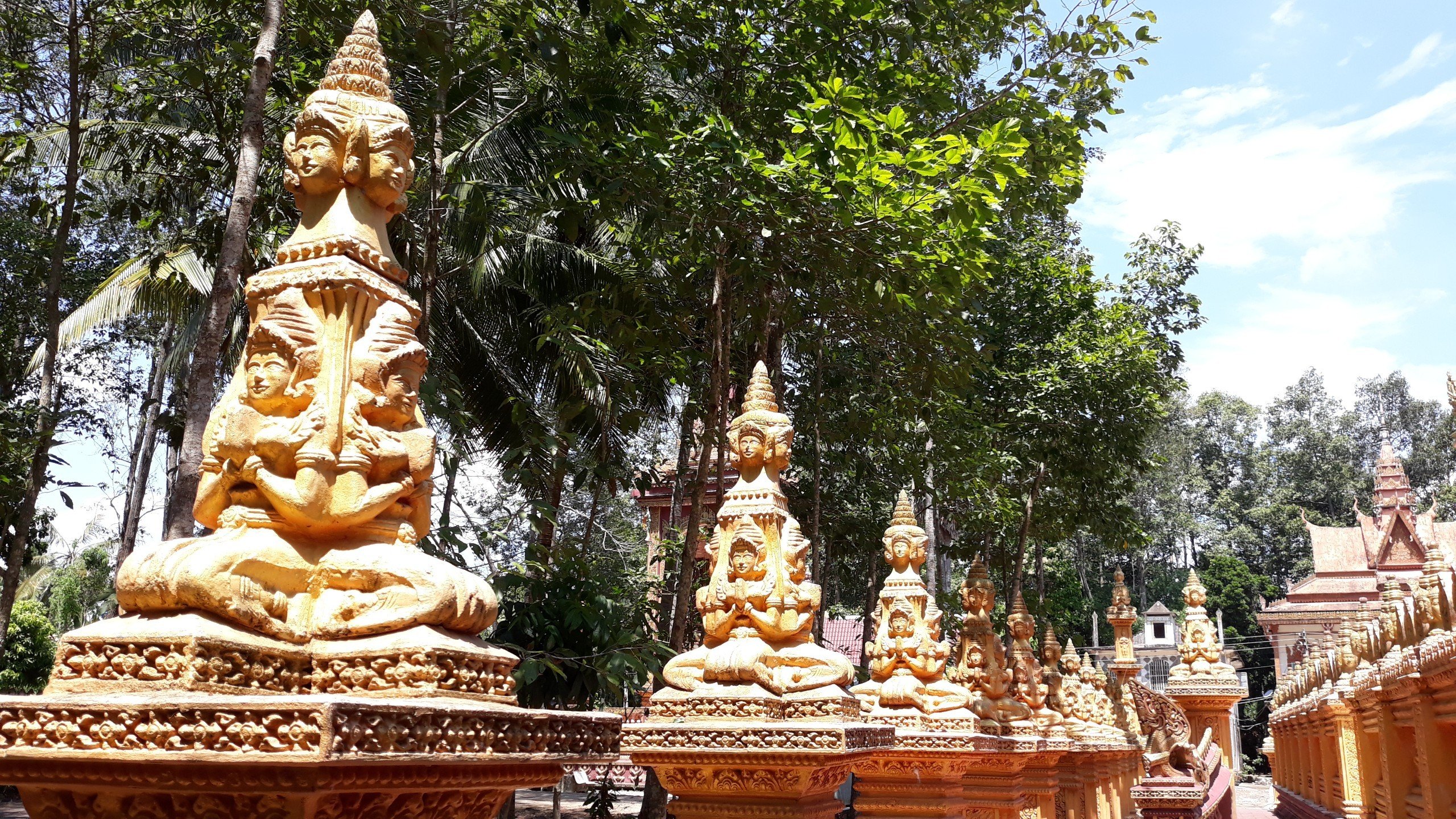 Những truyện kể dân gian về biểu tượng kiến trúc chùa Phật giáo Khmer