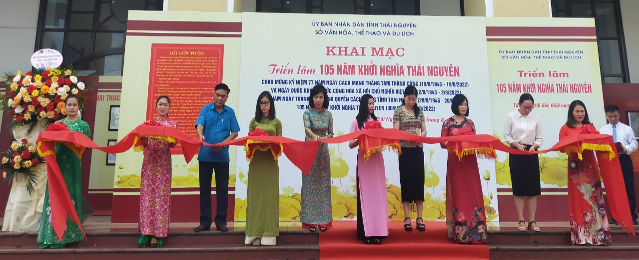 Khai mạc triển lãm ảnh “105 năm Khởi nghĩa Thái Nguyên”